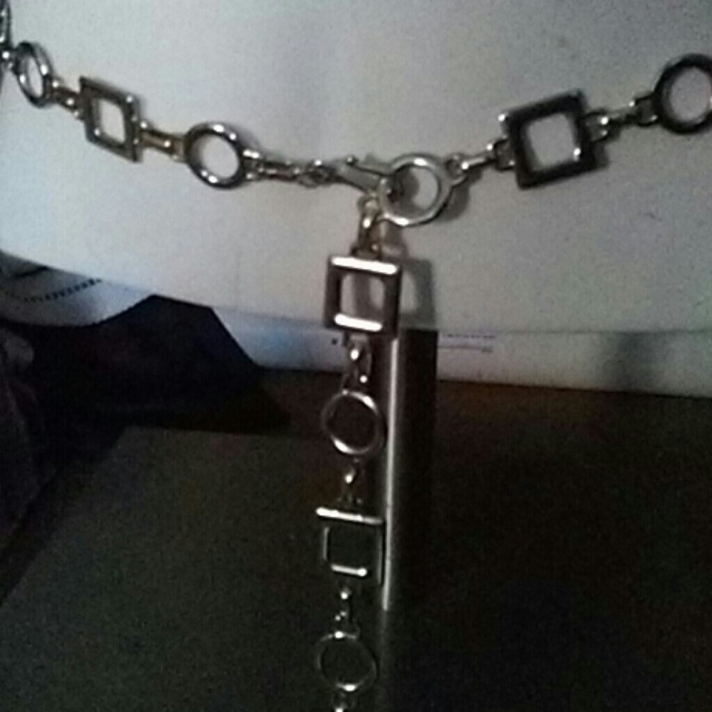 Liz Claiborne 2 tone metal chain belt